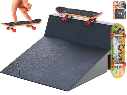 Skateboard 9,5cm kov s rampou na kartě